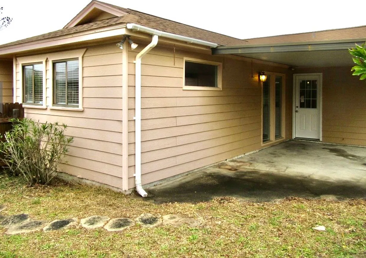 820 Premier Dr. — Photo 2