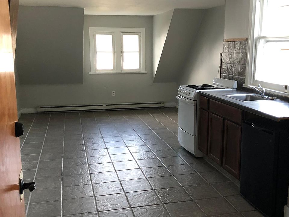 2nd image of 112 Main St APT 3