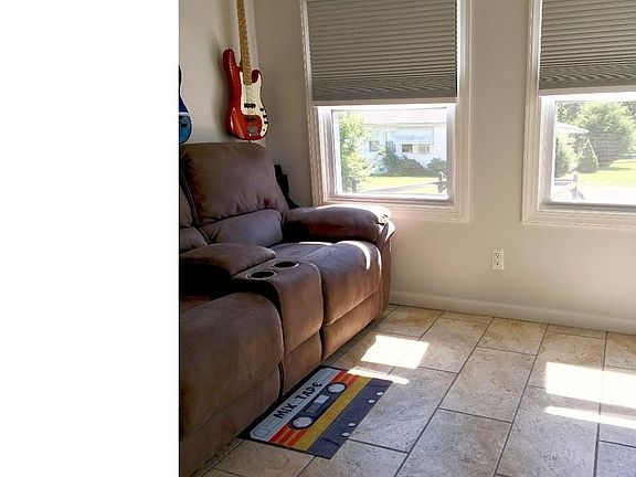 4th image of 477 S Andrews Ave