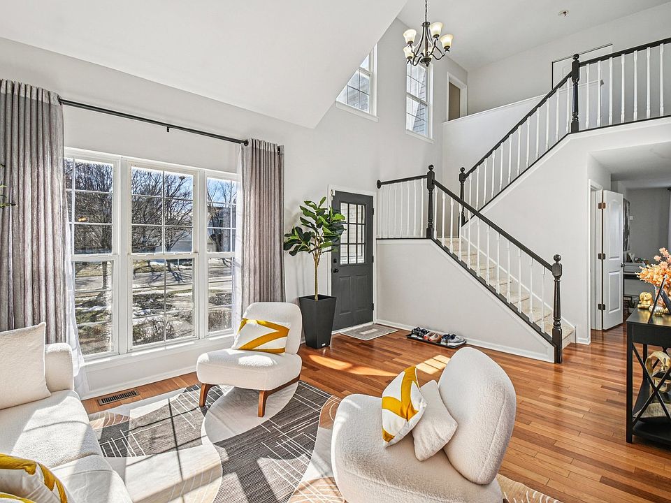 2834 Forestview Dr, Carpentersville, IL 60110 | Zillow