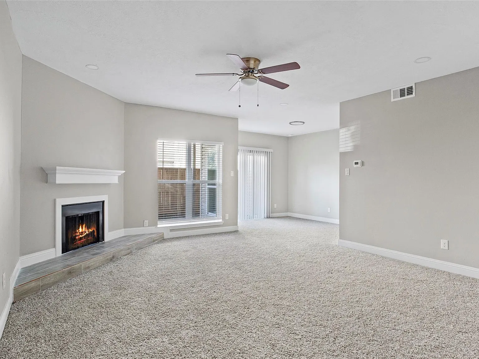 1 bed, 1.0 bath, 836 sqft, $1,000 — Photo 2