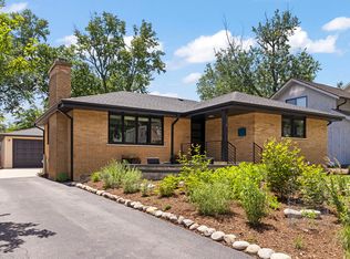 215 8th St, Downers Grove, IL 60515