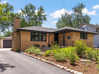 215 8th St, Downers Grove, IL, 60515