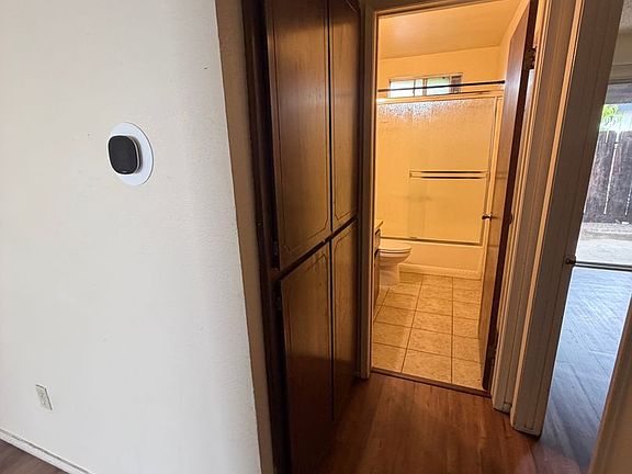 4th image of 1540-1542-1544-1 S Linwood Ave #1540