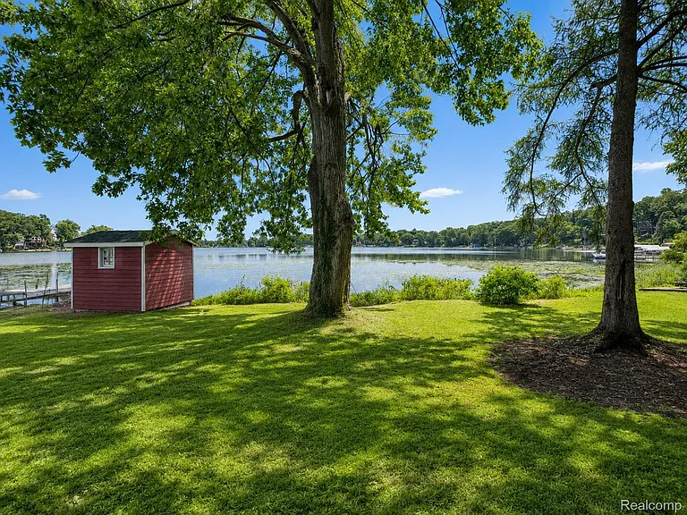 4165 Highcrest Dr — Photo 26