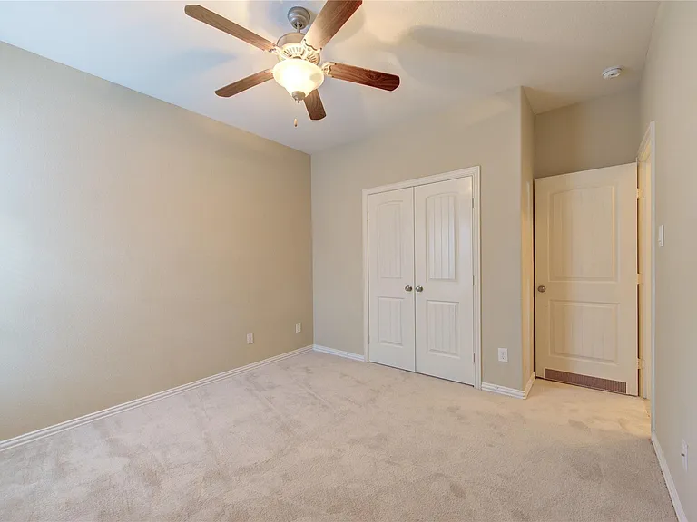 6519 Point Hollow Ln — Photo 12