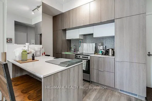 159 Dundas St E #412 — Photo 7