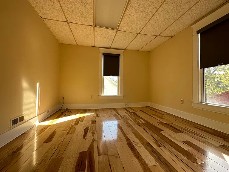 317 E 8th St #B — Photo 9