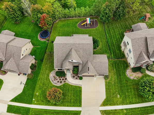 3007 152nd St, Urbandale, IA 50323