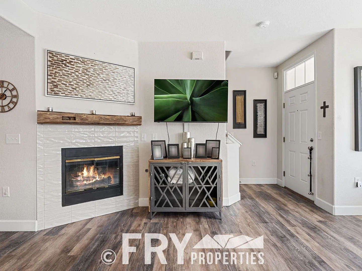 Beautiful Townhome in a Great Location — Photo 3