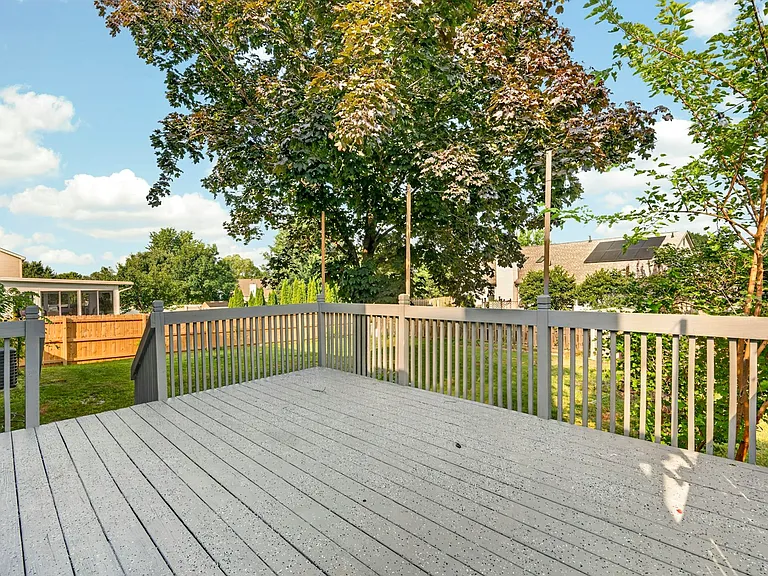 8472 Kingsley Dr — Photo 29