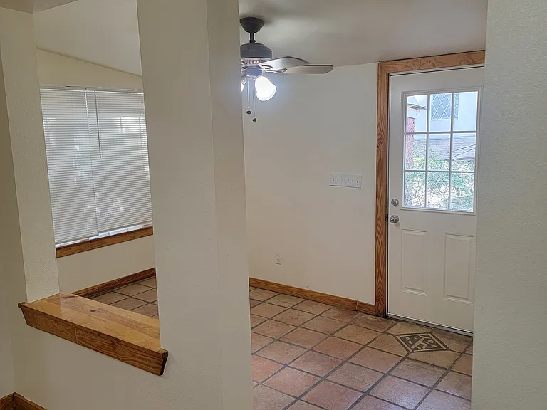 18422 Hilltop Dr — Photo 6