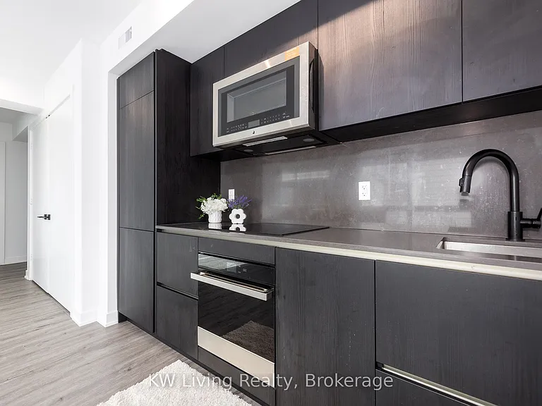 327 King St W #1302 — Photo 7