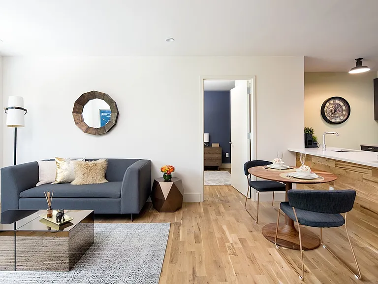 180 Franklin Ave #411 — Photo 5