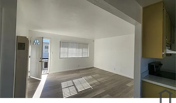 9220 Bancroft Ave #D — Photo 7