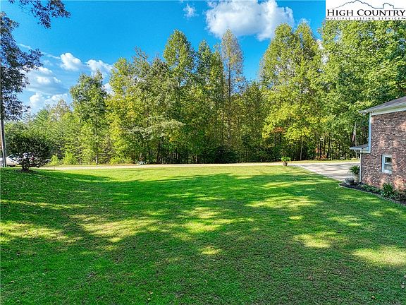 3rd image of 330 Darnell Lane