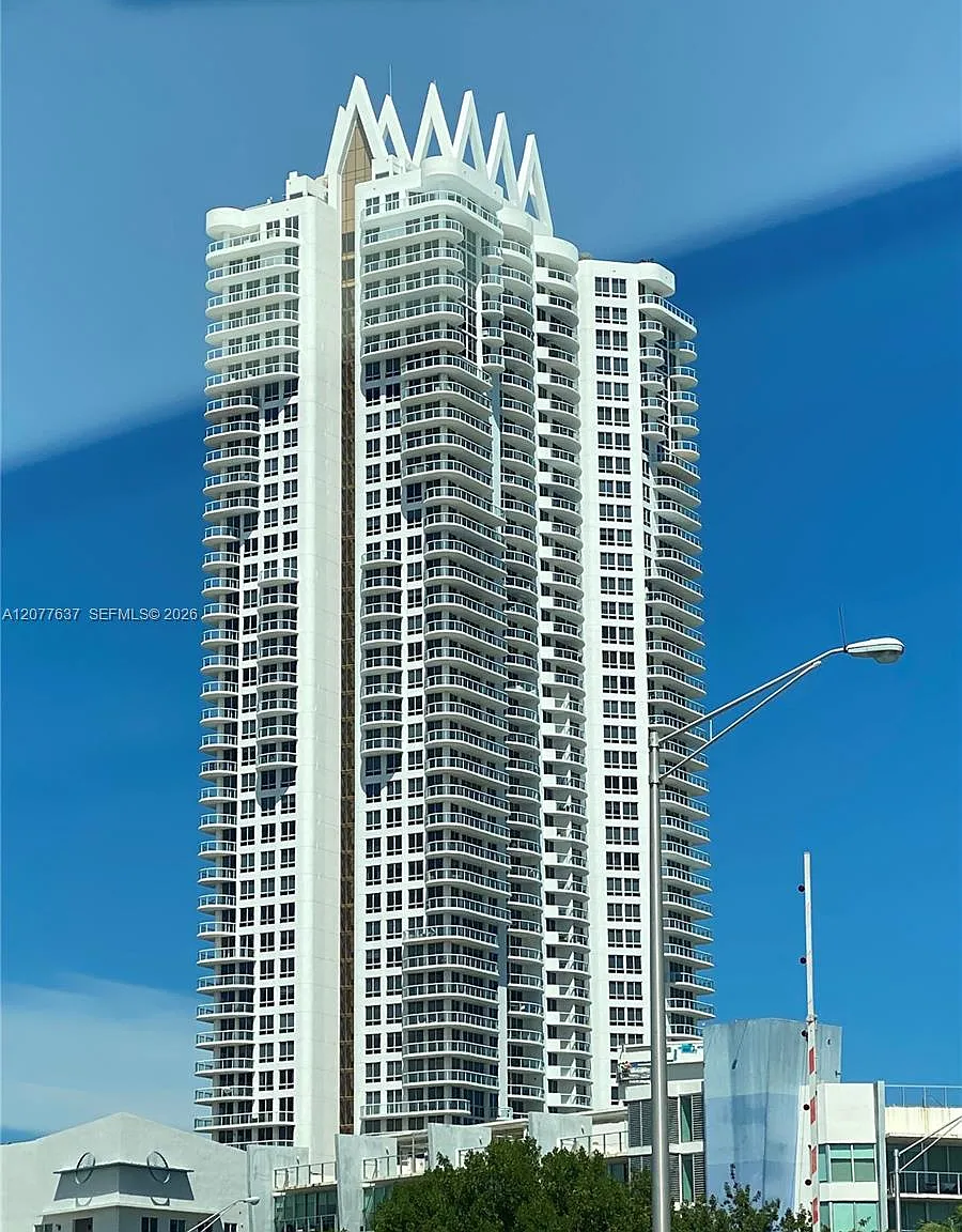 Akoya Condo — Photo 1