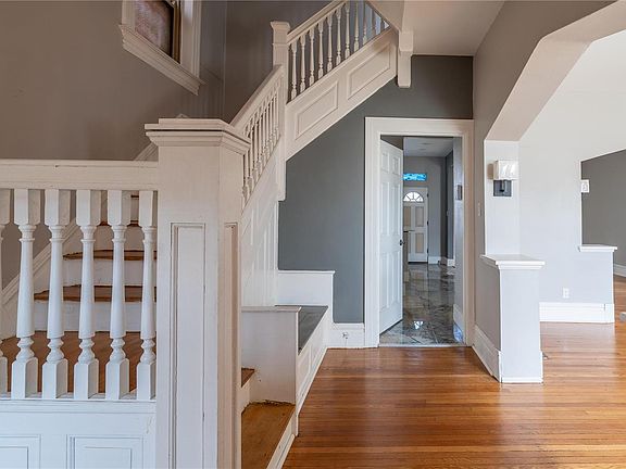 3rd image of 4507 Clarence Ave