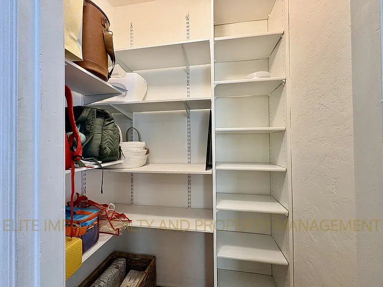 1718 E Grant Rd — Photo 22
