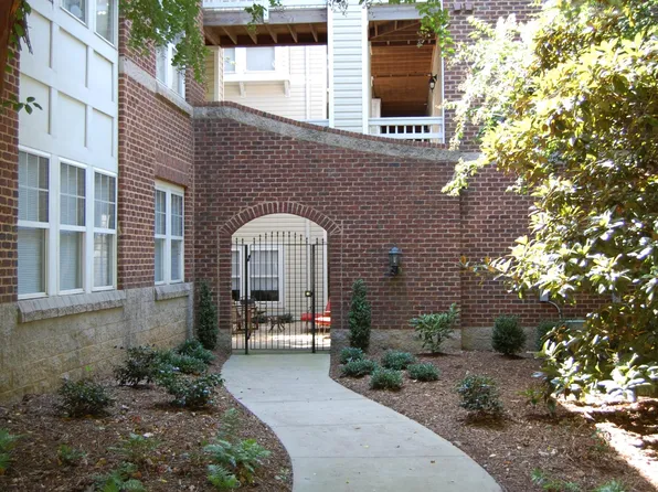1930 E Woodlawn Rd, Charlotte, NC 28209