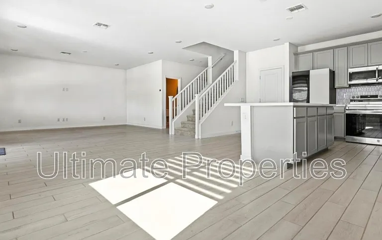 18403 W Patrick Ln — Photo 6