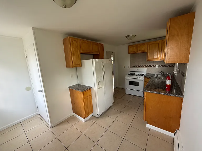 98 Craske St — Photo 15