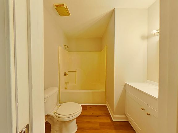 3rd image of 1653 Dane St #4D