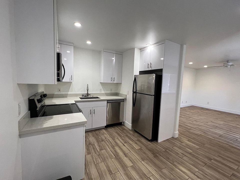 1st image of 144 Redwood Ave #1
