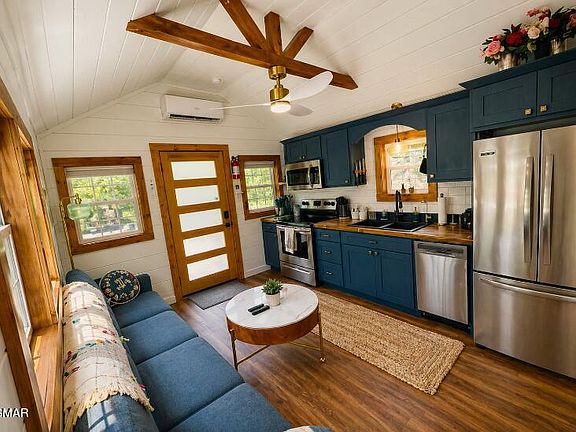 3rd image of 742 Hardin Ln