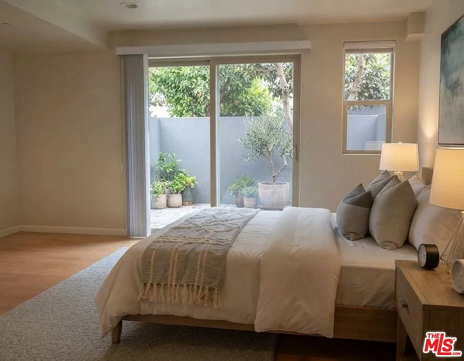 1 bed, 1.0 bath, 1899 sqft, $6,500 — Photo 4