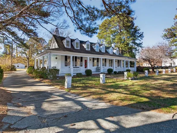 22390 Main St, Courtland, VA 23837