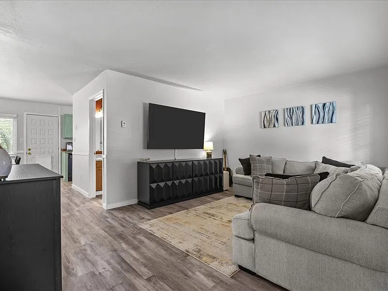 2 bed, 1068 sqft, $1,700 — Photo 3