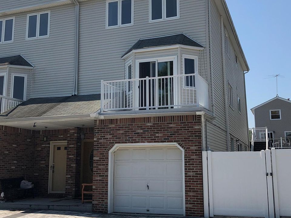 1st image of 28 Dina Ct