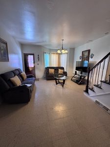 77 Newton St, Holyoke, MA, 01040