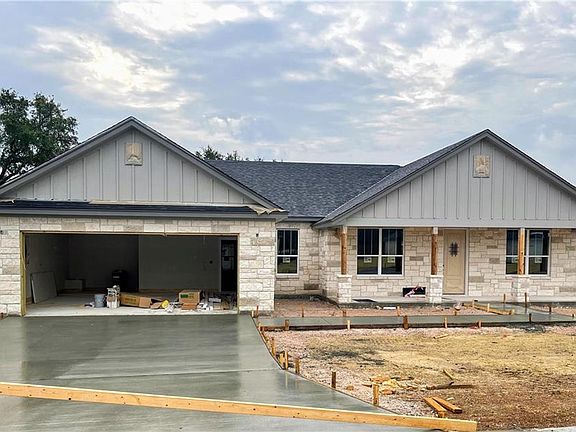 3rd image of 105 Avery Spur