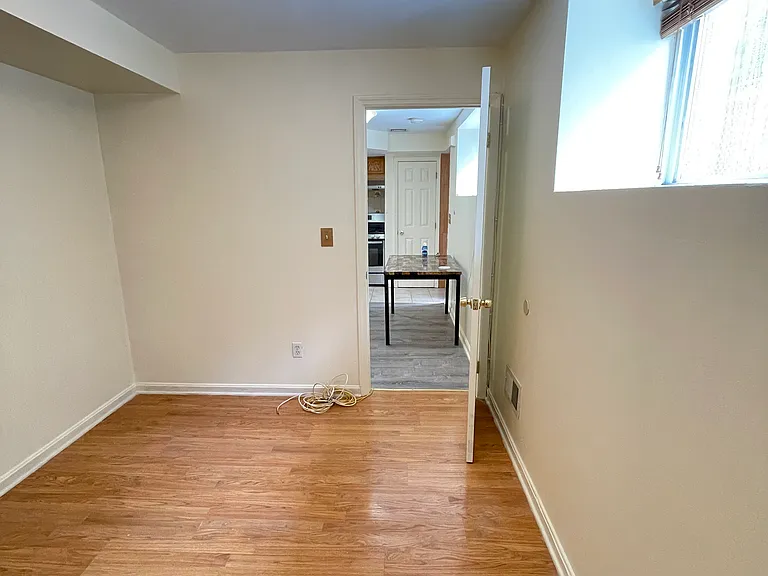 1109 Rockland Ave #1L — Photo 3