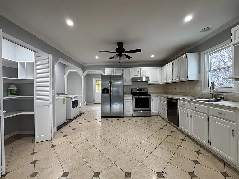 39 Belmont Cir #B — Photo 18