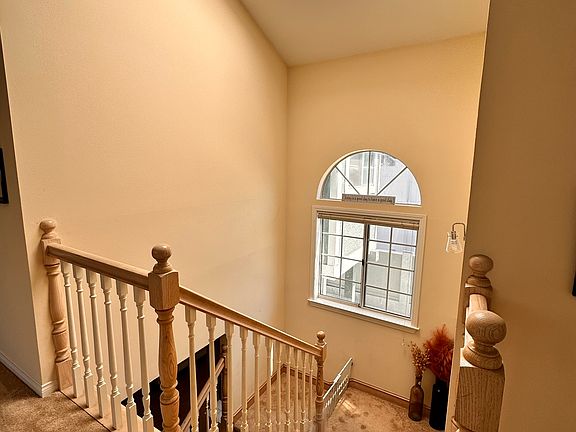 5th image of 2219 Gates Ave #B