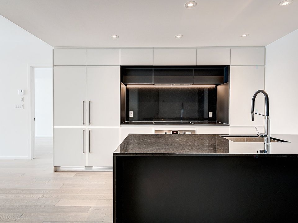 1st image of 1616 Rue Des Bassins #624