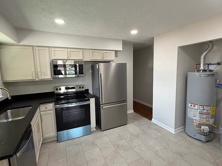 3514 Lansdowne Dr #A — Photo 5