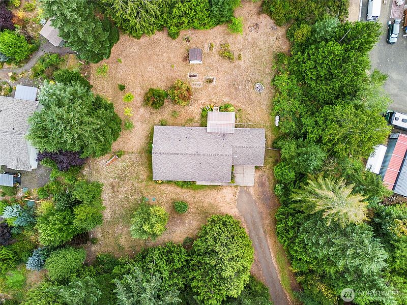 3rd image of 1011 E Sunset Hill Road
