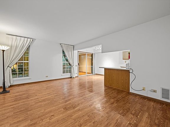 4th image of 292 Cane Garden Cir