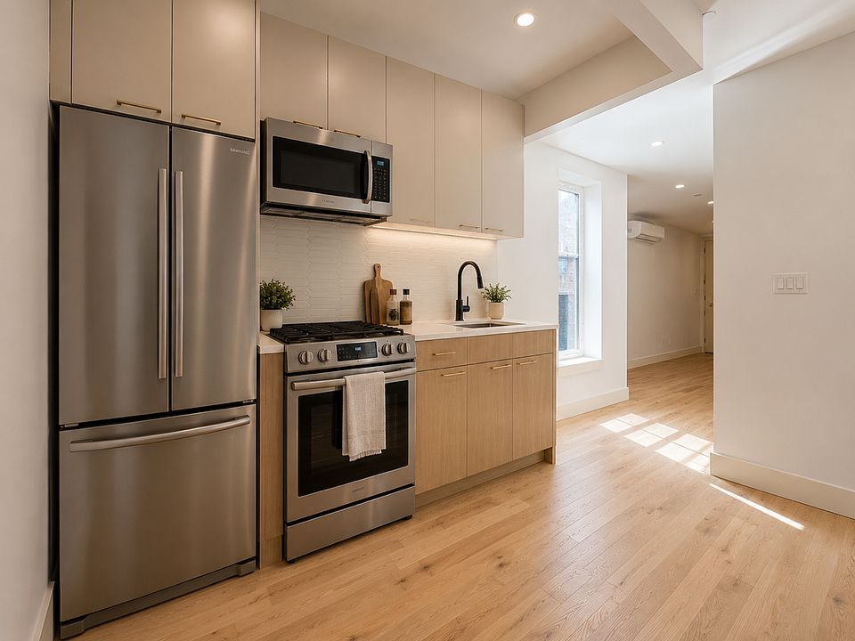 2nd image of 999 Pacific St #6