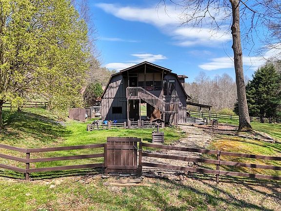 4th image of 1275 Hells Hollow Rd