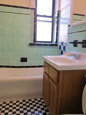 Rented by Realty 2000 Corp | media 6