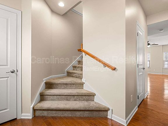4th image of 2601 Silverthorn Dr