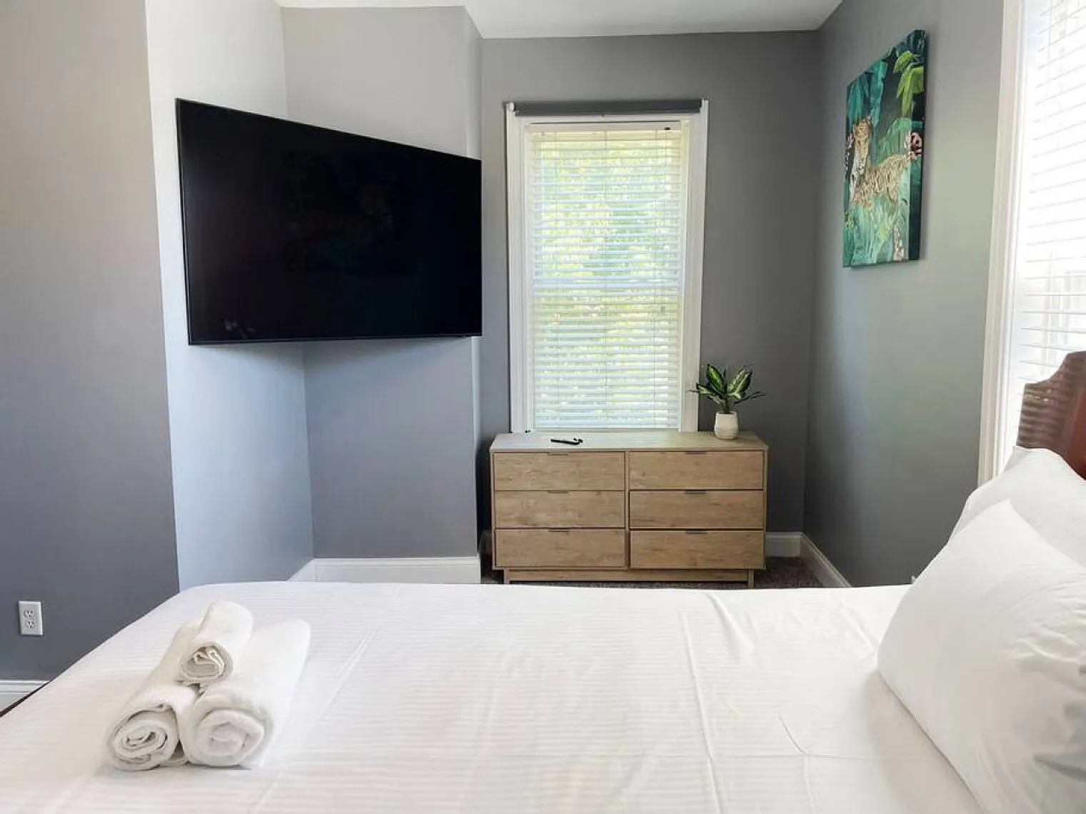 3 bed, 1.0 bath, $2,590 — Photo 4