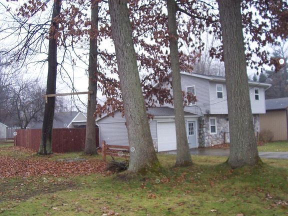 4th image of 700 Clifford Lake Dr