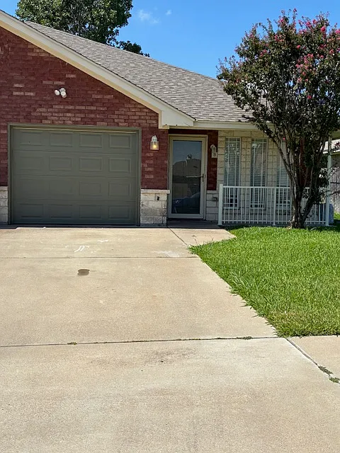 4500 John David Dr #A