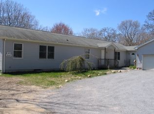 4 Cedar Dr, East Hampton, NY 11937